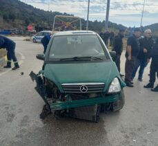 Karabük'te 3 kişinin yaralandığı zincirleme trafik kazası güvenlik kamerasında