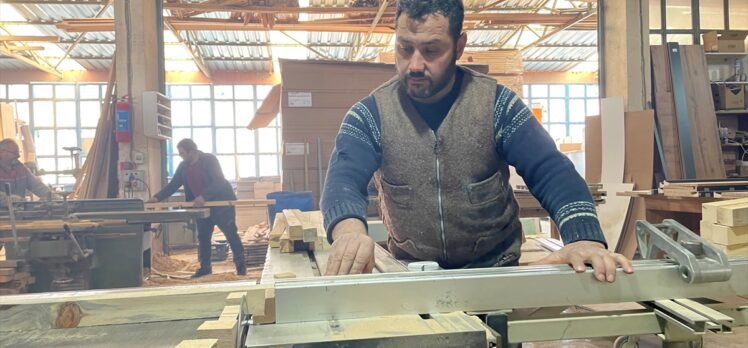 Kastamonulu mobilyacılar deprem bölgesi için seyyar tuvalet üretiyor
