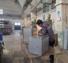 Kayseri'de meslek liselerinde depremzedeler için soba üretildi