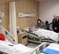 Kemal Kılıçdaroğlu ve eşi, Bilkent Şehir Hastanesi'nde tedavi gören depremzedeleri ziyaret etti