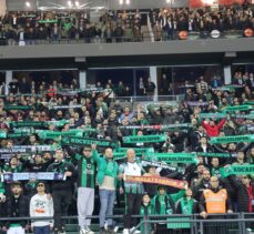 Kocaelispor ile Sakaryaspor depremzedeler yararına dostluk maçı yaptı