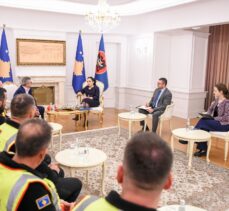 Kosova Cumhurbaşkanı Osmani, Türkiye'de görev alan arama kurtarma ekibine takdirname verdi