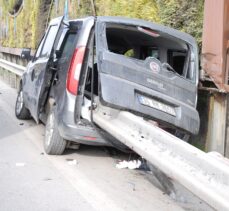 Maltepe'de bariyere saplanan aracın sürücüsü yaralandı