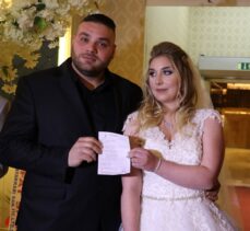 Manisa'da evlenen çift, düğün takılarını depremzedelere bağışladı