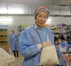 Mersin'de yaşayan Güney Koreli kadın, depremzedelere yardım seferberliğine katıldı