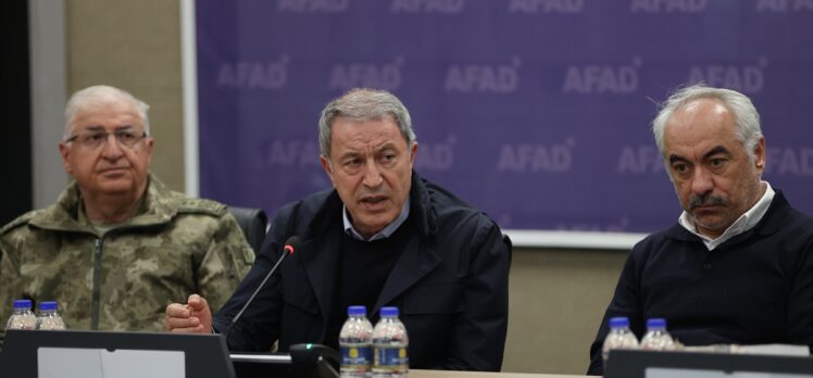 Milli Savunma Bakanı Akar, İslahiye ve Nurdağı'nda incelemelerde bulundu