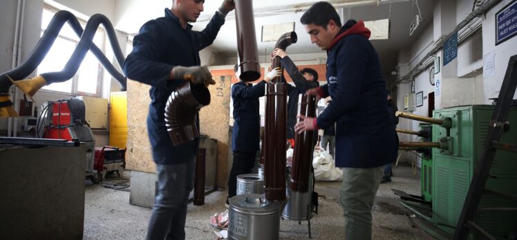 Muş'ta meslek lisesi öğrencileri, depremzedeler için soba üretiyor