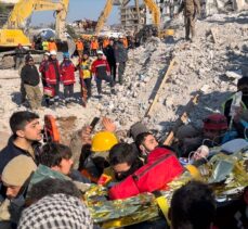 Nurdağı'nda depremin 132. saatinde bir kadın enkazdan kurtarıldı
