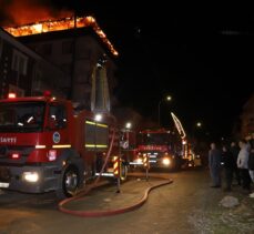 Sakarya'da otelin çatı katında çıkan yangın söndürüldü