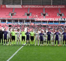 Samsunspor ile 52 Orduspor FK, depremzedelere destek maçında karşılaştı