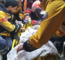 Şanlıurfa'da yıkılan binanın enkazından 47 saat sonra bir çocuk kurtarıldı