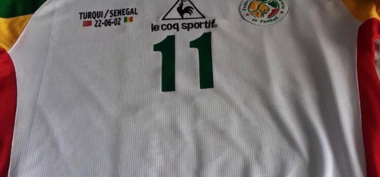 Senegalli eski milli futbolcuların formaları depremzedeler yararına satılacak