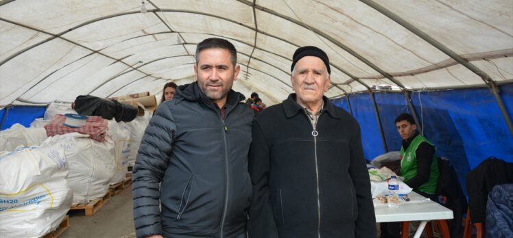Sındırgılı Mehmet amca umre parasını depremzedelere bağışladı