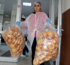 Sinop'ta deprem bölgesine gönderilmek üzere günlük 10 bin ekmek üretiliyor