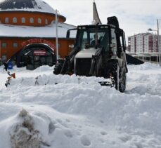 Sivas'ta 219 köy yolunda kar yağışı nedeniyle ulaşım sağlanamıyor