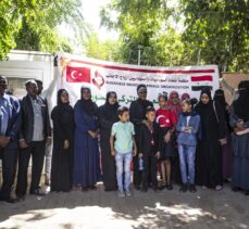 Sudanlılar, depremzedelerle dayanışma için Hartum Büyükelçiliği önünde toplandı
