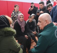Tarım ve Orman Bakanı Kirişci, Tufanbeyli'de depremzedeleri ziyaret etti