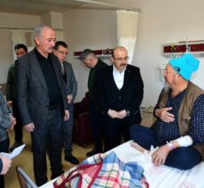 Trabzon Valisi Ustaoğlu çeşitli hastanelerde tedavi gören depremzedeleri ziyaret etti