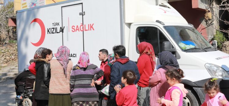 Türk Kızılay mobil sağlık araçları deprem bölgesinde çalışmalarını sürdürüyor