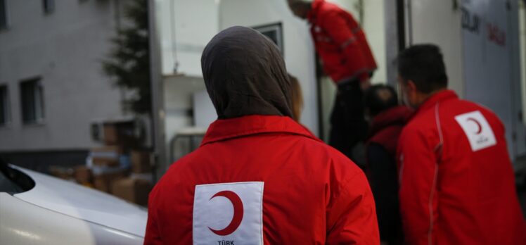 Türk Kızılayın birinci basamak sağlık hizmeti verecek araçları deprem bölgesine gitti