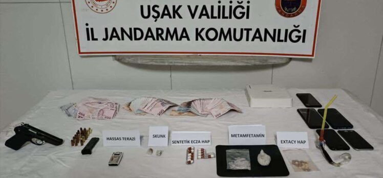 Uşak'ta uyuşturucu operasyonunda yakalanan 2 zanlı tutuklandı