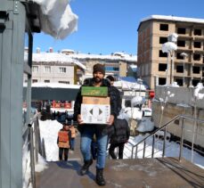 Van, Hakkari, Bitlis ve Muş'ta deprem bölgesine yardımlar sürüyor