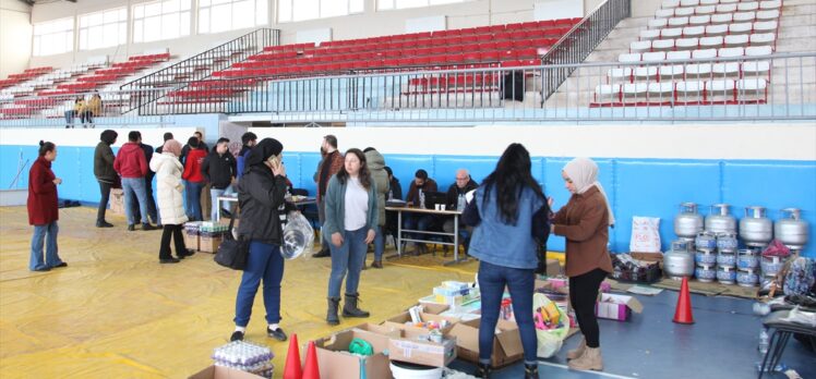Van ve Bitlis'te depremzedeler için “sosyal market” kuruldu