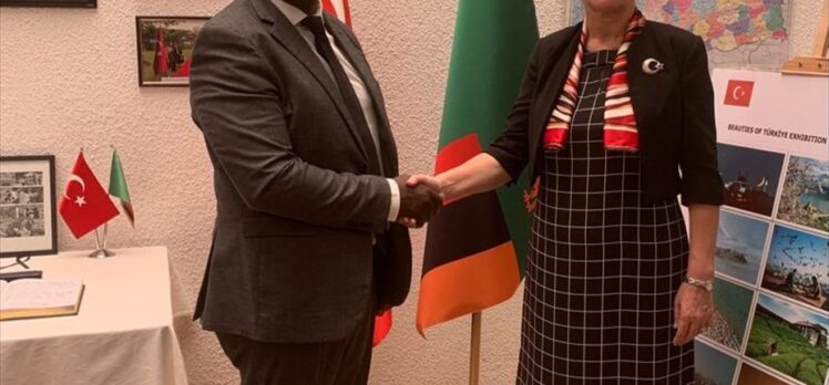 Zambiya Dışişleri Bakanı Kakubo, Lusaka Büyükelçiliğindeki taziye defterini imzaladı