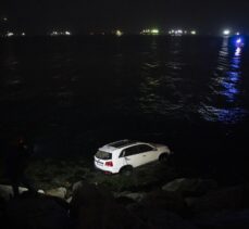 Zeytinburnu'nda denize düşen otomobilin sürücüsü yaralandı