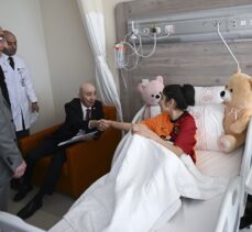 15 Temmuz gazisi Aslan, Etlik Şehir Hastanesinde depremzedeleri ziyaret etti