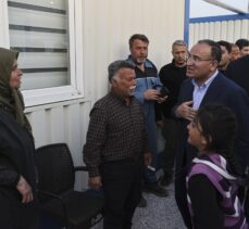 Adalet Bakanı Bozdağ, İslahiye ilçesinde kurulan konteyner kenti ziyaret etti