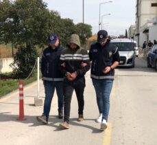 Adana'da kamyonet kasasında 16 düzensiz göçmen yakalandı