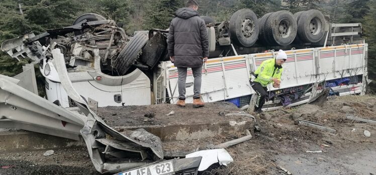 GÜNCELLEME – Anadolu Otoyolu'nda 23 aracın karıştığı zincirleme kazalarda 11 kişi yaralandı