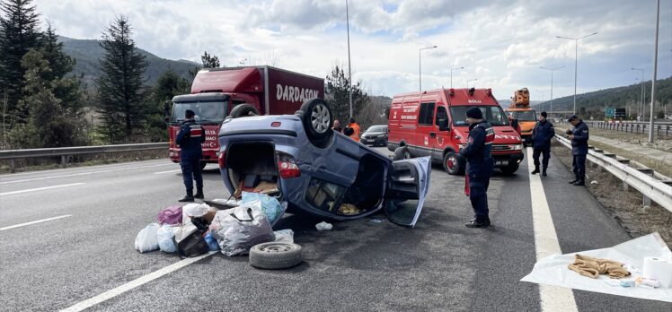 Anadolu Otoyolu'nda cip ile çarpışan otomobildeki 2 kişi yaralandı