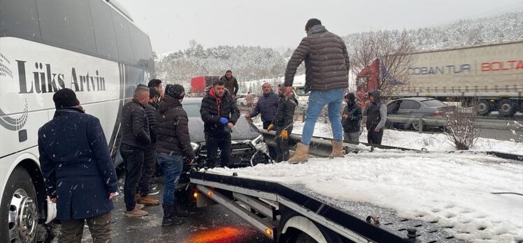 GÜNCELLEME 2 – Anadolu Otoyolu'nun Bolu kesiminde zincirleme kaza ulaşımı aksattı