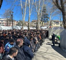 Antalya'daki kazada ölen depremzede ailenin cenazeleri Kahramanmaraş'ta defnedildi