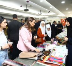 Bakü'de Türkiye'deki depremzedeler için kermes düzenlendi