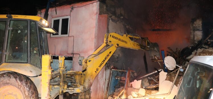 Burdur'da yangından zarar gören iki evde hasar oluştu