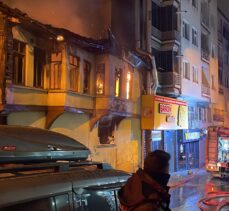 Bursa'da iki katlı ahşap binada çıkan yangın söndürüldü