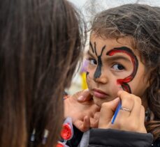 Çadır kentteki çocukların hayalleri Birsen ablalarının etkinlikleriyle renkleniyor