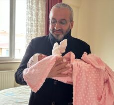 Depremzede çiftin ilk bebeği Alya Çorum'da dünyaya geldi