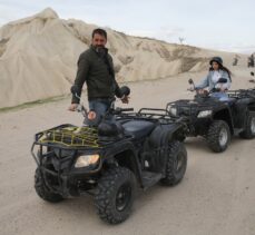 Depremzede gençler arazi araçlarıyla Kapadokya'yı gezdi