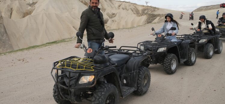 Depremzede gençler arazi araçlarıyla Kapadokya'yı gezdi
