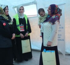 Diyarbakır'da depremzede kadınların 8 Mart Dünya Kadınlar Günü kutlandı