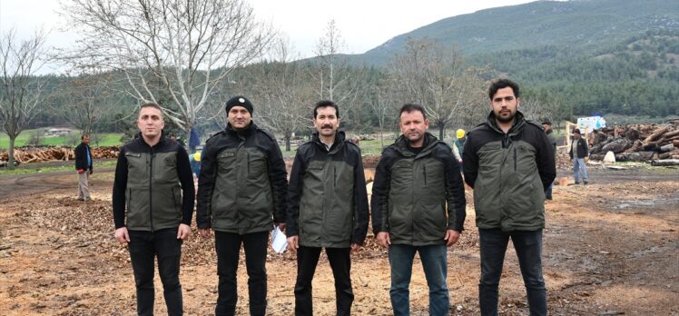 Gaziantep'te depremzedelere 5 bin tonun üzerinde yakacak odun dağıtıldı