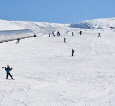 Hakkarili çocuklar, “Altyapı Gelişim Projesi” ile kayak öğreniyor