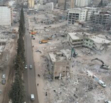 Kahramanmaraş'ta depremde yıkılan binaların enkazını kaldırma çalışmaları sürüyor