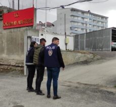 GÜNCELLEME – Kars'ta boşanma aşamasındaki eşini silahla yaralayan zanlı tutuklandı