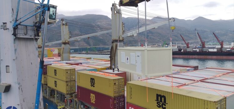 Katar'dan İskenderun'a 522 yaşam konteyneri daha geldi