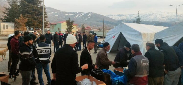 Keçiören Belediyesi'nin Kahramanmaraş'taki aşevinde 3 öğün yemek dağıtılıyor